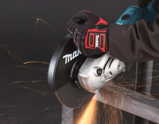 Угловая шлифмашина (болгарка) Makita GA9020SF. Китай.