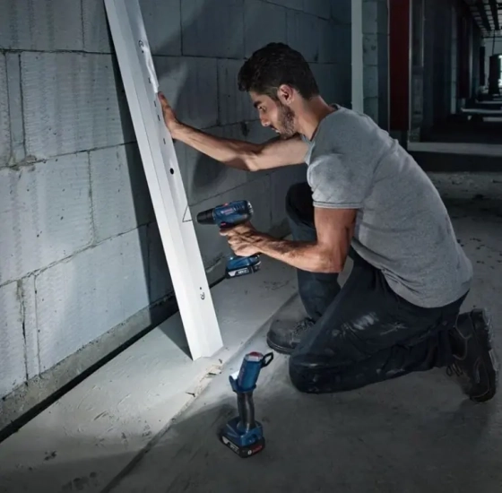Аккумуляторная дрель-шуруповерт BOSCH GSR 180-Li с зарядным GAL 18V-20.