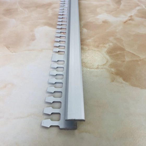 Уголок алюминиевый Т-образный гибкий D15 серебро 2,7 м (049)