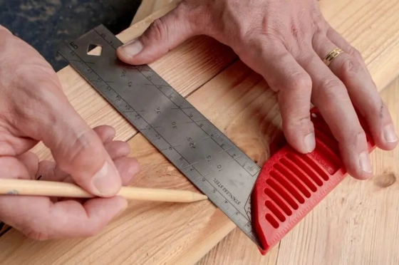 Угольник 300 мм Капро 309-30