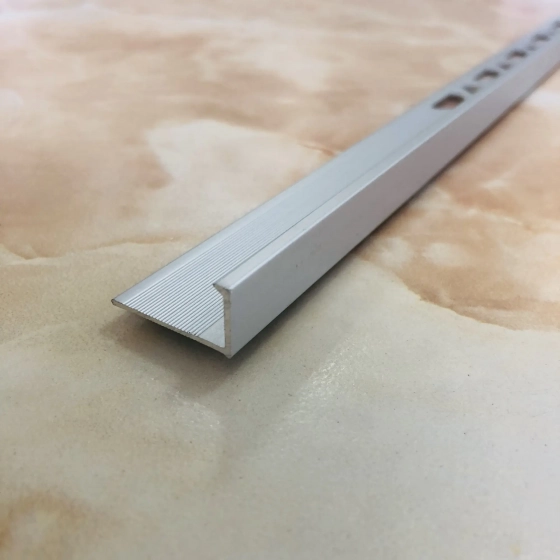 Угловой алюминиевый профиль L12 серебро 2,7 м (209)