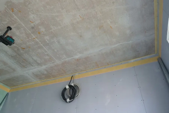 Вибродемпфирующая лента СтопЗвук V100 100 мм х 30 м