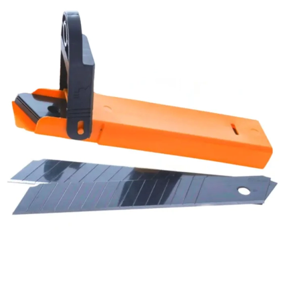 Лезвия для ножа малярного 18 мм Black Motive 10 шт