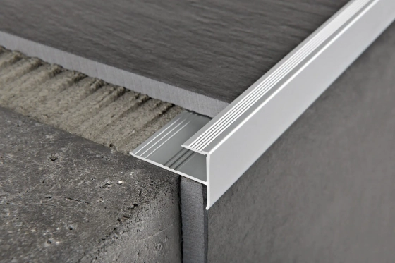 Уголок алюминиевый Ф-образный серебро высота 10 мм 2,7 м (346)