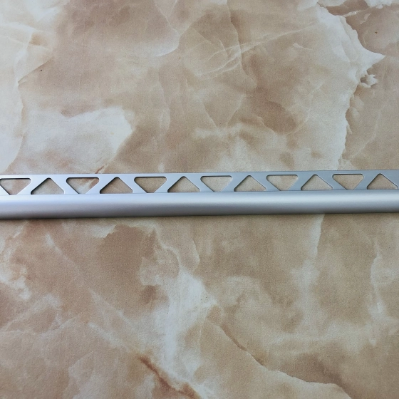 Уголок наружный овальный O10 серебро высота 10 мм 2,7 м (094)