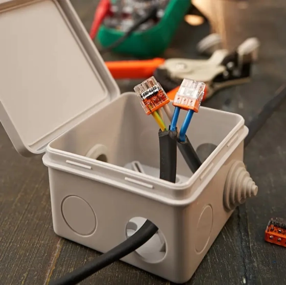 Клемма строительно-монтажная 3 отверстия Wago 2273-203