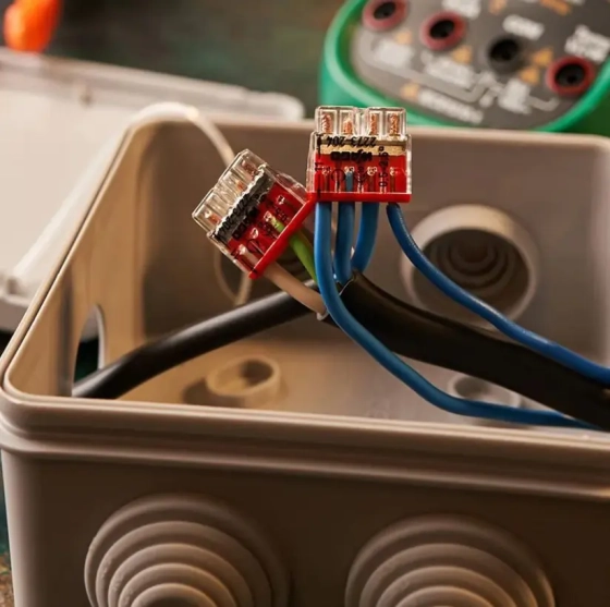 Клемма строительно-монтажная 4 отверстия Wago 2273-204