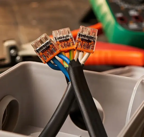 Клемма строительно-монтажная с пастой 3 отверстия Wago 2273-243